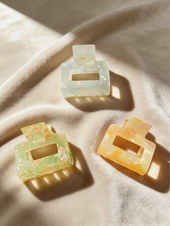 1pc Geometric Pattern Casual Retro Cute Acrylic Shark Claw Hair Clip, 5cm Half Claw Hair Clip With Mermaid Effect, Popular Classic Hollow Claw Hair Clip, Simple Elegant Hair Accessory Women Bandanas Winter Hair Accessories