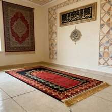 1 件地毯，两端带流苏，红色简约花卉图案，底部防滑，可机洗