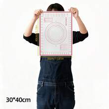 1片EVA揉面垫，内置刻度环，可直接接触食材，清晰显示面团大小和厚度。材质柔韧，可折叠收纳，表面光滑易清洁。适用于制作中式包子、饺子或西式烘焙甜点，助您轻松实现创意烹饪，并有条不紊地进行准备工作。 - - - 查看 10