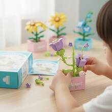 TendenciaJuego De Bloques De Construcción De Flores En MacetaCalidad premium - Campanitas Moradas en Maceta Rosa - Ver 5