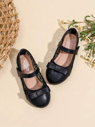 1 Đôi giày bệt buộc dây mùa xuân cho nữ sinh, đi học, đi chơi ngoài trời, thoải mái, giày tập đi cho bé, giày trẻ sơ sinh thời trang, giày vải buộc dây cho trẻ nhỏ, giày da bệt ngoài trời cho bé gái.