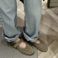 Giày bệt nữ kiểu Mary Jane đính đinh tán và có khóa cài, mũi tròn, giày thời trang. - Màu Khaki - Xem 2