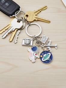 宇航员和火箭钥匙扣套装，锌合金太空主题钥匙扣，带行星和宇航员吊坠，时尚金属钥匙扣，适合天文爱好者，可作包包挂饰