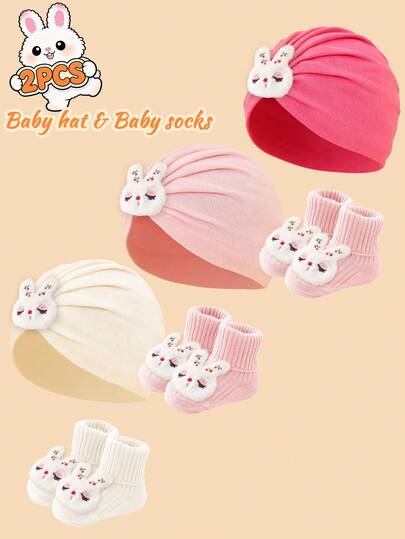 2件套婴儿柔软毛绒樱桃兔装饰针织印度帽+弹性脚套套装，柔软舒适，轻盈透气，可爱甜美，适合0-3个月新生儿，春夏外出及日常使用。