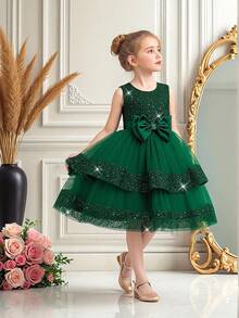 Màu xanh lá cây đậm