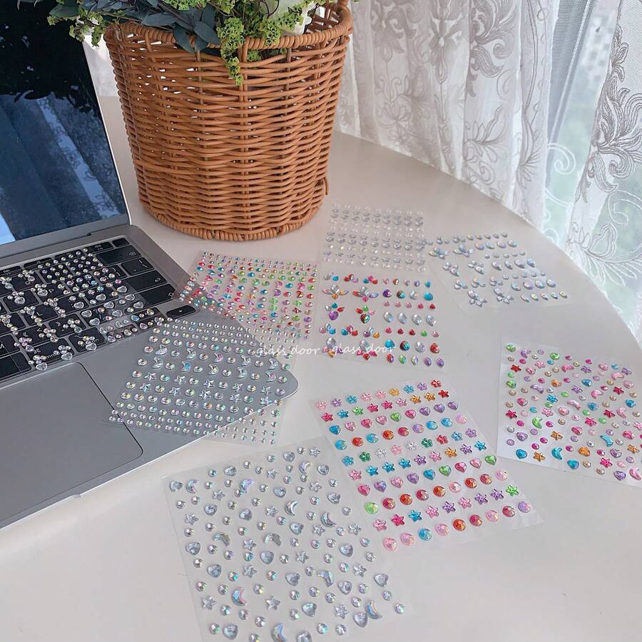 可爱月亮、星星、珍珠、水滴图案水钻贴纸，自带背胶，适用于DIY手工、美甲、面部及身体装饰、发饰等。水晶装饰贴纸，可用于手工制作、工艺品制作、礼品制作和装饰。面部水钻贴纸，设计精美，色彩鲜艳。 - 彩色 - 查看 1