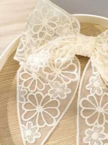 An Elegant Lace Bow-Knot Hair Clip, Fashionable Retro Hair Accessory, Suitable For Daily Use By Girls - Beige - View 5