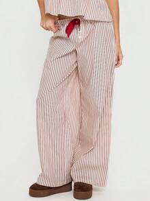 Bộ 2 món gồm áo hai dây gợi cảm có cúc cài và quần ống rộng, phong cách sinh viên năng động, hàng mới về mùa xuân/hè. - Màu be - Xem 7