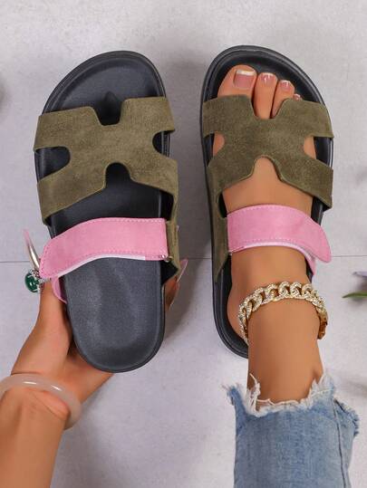 Comfortabele damessandalen met open teen en dikke zool, eenvoudige platte slippers, casual strandschoenen voor op vakantie.