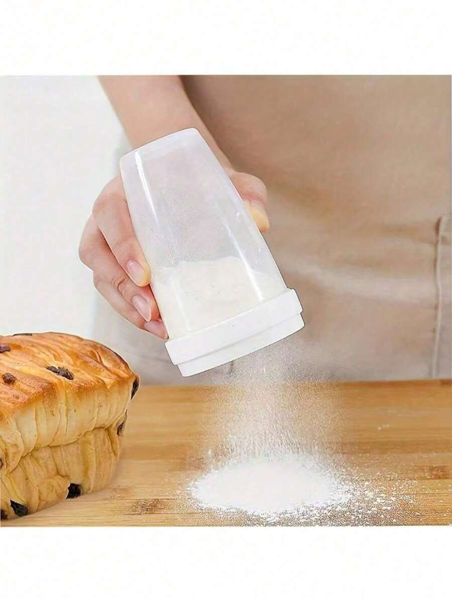 1个手持式塑料面粉筛 - 圆形细网筛，适用于筛可可粉、糖粉和面粉。轻巧易用，是制作蛋糕、糕点和家庭烘焙项目的理想烘焙工具，也是蛋糕装饰配件和时尚厨房用具。