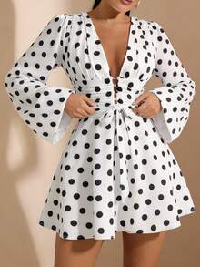 Deep V Neck Puff Sleeve Bodycon Mini Dress Polka Dot Flare Hem Sexy Casual Party Club Outfit - 黑與白 - 查看 1