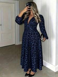 Plus Size Women's Blue Leopard Print Fitted Stretchy Fabric Elegant V-Neck Long Sleeve Dress Vacation Spring - Blue - View 2