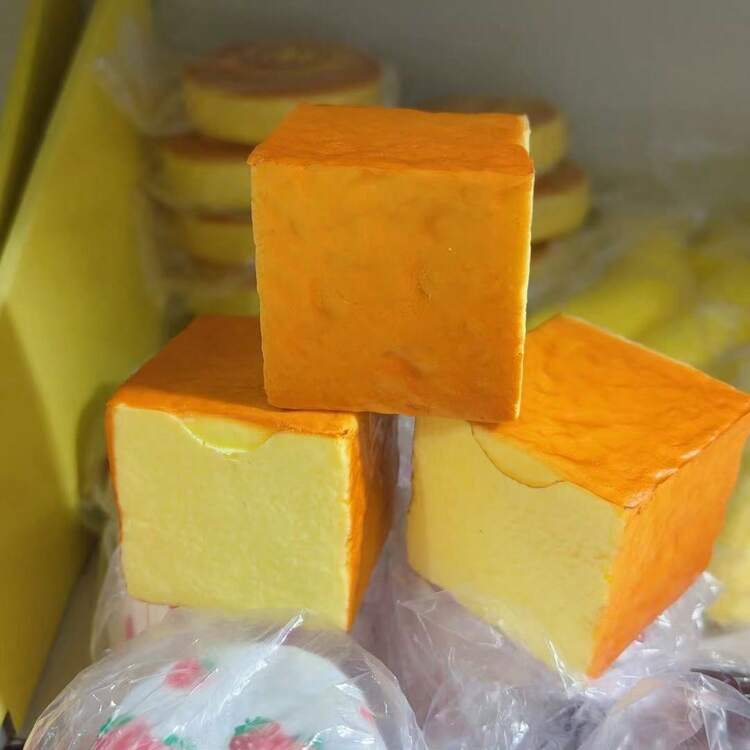 1个2026新款湿软厚吐司慢回弹玩具 - 逼真牛奶浸泡面包块，慢回弹减压玩具，诱人ASMR，适合感官游戏 - 完美礼物 - 生日礼物 - 男孩礼物 - 女孩礼物 - 复活节礼物 - 情人节礼物 - 彩色 - 查看 3