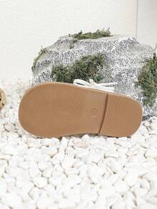 1 đôi giày công chúa đế bằng khoét rỗng, kiểu dáng thường ngày cho bé, có khóa dán, phù hợp cho mọi mùa. - trắng - Xem 8