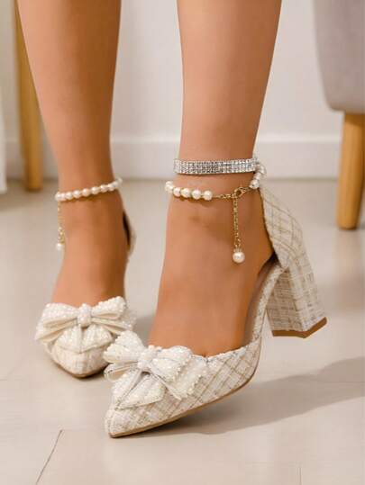 נעלי נשים סתיו/חורף 2025 חדשות, נעלי עקב עבה בצבע בז' בסגנון צרפתי, סנדלים חלולים עם פפיון ופנינים על הקרסול, אופנתיות ורב-תכליתיות