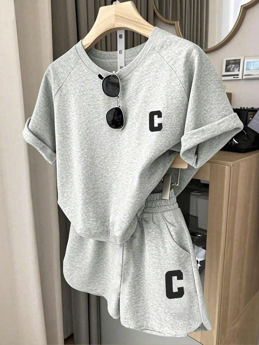 Bộ áo thun ngắn tay cổ tròn in hình hoạt hình dành cho bé gái và quần short. - Xám - Xem 1