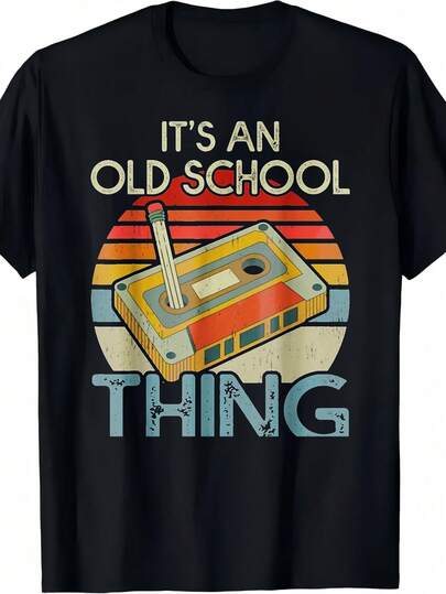 Camiseta gráfica retro de cinta de casete vintage de los 80s y 90s - 100% ajuste relajado, camiseta unisex de cuello redondo con impresión "This is Old School" y diseño de casete, tallas S-XXXL, negra con rayas retro multicolor - ropa de nostalgia musical de los 80s y 90s para hombres y mujeres, talla grande, camiseta grande y alta para hombres, camiseta gráfica para hombres, camiseta divertida para hombres, camiseta de talla grande para hombres, camiseta gráfica de talla grande para hombres, camiseta XL para hombres, ropa grande y alta para hombres, camiseta gráfica para hombres, camiseta Xxxxl para hombres, camiseta oversized para hombres