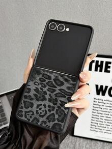 1PC Of Fashionable And Simple Skin Like Leopard Print Element Foldable Phone Case, Which Can Protect And Prevent Falling: SamsungGalaxy Zflip 3/Zflip 4/Zflip 5/Zflip 6/Zflip 7/Galaxy Z Flip7 FE - Black - View 1
