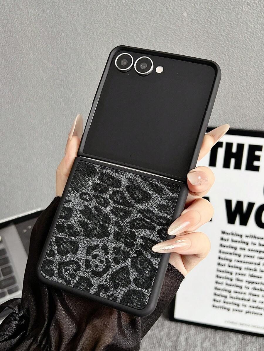 1PC Of Fashionable And Simple Skin Like Leopard Print Element Foldable Phone Case, Which Can Protect And Prevent Falling: SamsungGalaxy Zflip 3/Zflip 4/Zflip 5/Zflip 6/Zflip 7/Galaxy Z Flip7 FE - Black - View 1