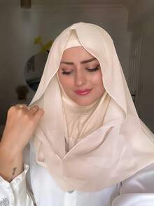 1件装女士纯色简约百搭穆斯林速戴头巾，套头式设计，方便快捷佩戴，纯色简约休闲优雅经典百搭，内置雪纺围巾，柔软雪纺面料，舒适透气，适合日常佩戴。 - instant hijab - 查看 10