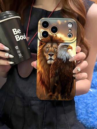 1个狮鹰图案时尚保护软壳，适合作为礼物送给朋友、家人、自己、情侣，哑光黑色饰面，兼容苹果设备。