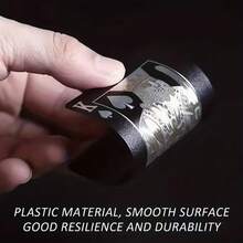 黑金玫瑰扑克牌 | 大号雾面字母，防水柔韧扑克牌，带盒，酷炫设计，是节日派对、游戏、礼品和庆祝活动的完美之选。黑色扑克牌，高品质塑料搭配黑金玫瑰设计 | 成人娱乐，镀金设计牌组，活动组织者，活动策划者，生日礼物，情人节礼物，复活节礼物 [混合发货] - 彩色 - 查看 6