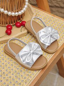 2026春夏新款银色雏菊闪亮钻石女童凉鞋，软底防滑趾带平底凉鞋，适合度假、宴会、上学等场合，百搭仙女鞋 - 銀色 - 查看 1