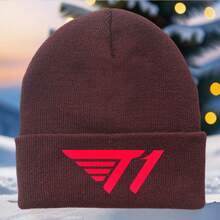 1 Piece, Printed Knit Hat Related To "T1", T1 Team Couple's Warm Hat, Suitable For Autumn And Winter Comfort, Casual Holiday Gift, Daily Accessory, Unisex, Fashionable , Essential For Esports Enthusiasts. - 淺灰色 - 查看 10