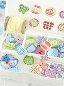 3D立体可爱贴纸，精致装饰贴纸，海绵塑料材质，两种款式可选。可用于制作贴纸簿、笔记本、冰箱贴，以及装饰手机壳。也适用于家庭聚会、生日派对、圣诞节等各种场合。推荐作为礼物送给朋友和孩子。