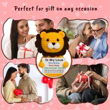 1件可爱的钩针小狮子和一张真挚的留言卡，表达你最深切的情感：“致我的爱人，勇敢无畏，永远守护你！小狮子在这里提醒你，我的爱将发出最响亮的咆哮！” - 彩色 - 查看 7