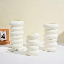 1个白色极简主义叠环塑料花瓶 - 现代雕塑造型，光滑哑光表面，装饰性花瓶，适用于家居桌面摆设、客厅装饰和乔迁礼物