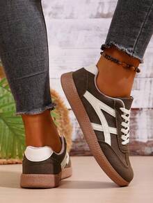 Women's Round Toe Flat Lace-Up Printed Casual Sneakers