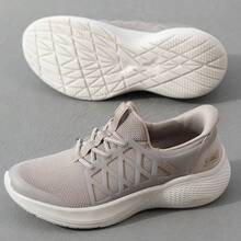 Skechers BOB'S SPORT 女款系带休闲运动鞋，学生运动训练及户外穿着，低帮耐穿透气休闲鞋，轻便舒适，适合日常步行。建议选购小一码。117507-TPE - 灰褐色 - 查看 3