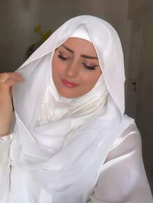 1件装女士纯色简约百搭穆斯林速戴头巾，套头式设计，方便快捷佩戴，纯色简约休闲优雅经典百搭，内置雪纺围巾，柔软雪纺面料，舒适透气，适合日常佩戴。 - instant hijab - 查看 5