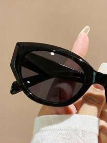 一副男女通用猫眼小框极简复古太阳镜，全框百搭时尚眼镜，适合节日、运动、音乐节、夏季配饰、海滩、家庭出游、高尔夫、徒步旅行、驾驶、户外活动、度假旅行等场合，优雅风格 - 黑灰 - 查看 3