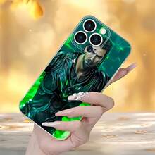 Guerrero oscuro con mirada intensa y energía verde. Esta elegante funda es compatible con los modelos  17, 16, 15, 14 Pro Max, 13, 12, 11, XR y XS Plus. Fabricada en silicona de vidrio, ofrece protección contra golpes y caídas, además de una sensación superior. Es un regalo ideal para familiares, amigos y seres queridos, y una opción perfecta para Año Nuevo. - transparente - Ver 2