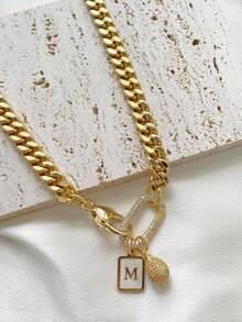 Este collar de mujer con mosquetón resistente presenta colgantes con forma de gota de agua y letras, con un diseño vintage de alta gama adecuado para usar en fiestas elegantes - Dorado - Ver 4