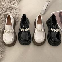 Zapatos de cuero pequeños de estilo británico, mocasines de plataforma con suela gruesa y punta redonda, vestido a juego de perlas estilo francés, primavera 2025 para mujeres - Negro - Ver 5