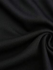 Camiseta gráfica retro de juegos para hombres| Consola de videojuegos vintage con zapatillas rojas, camiseta casual negra, verano, cuello redondo de ajuste regular, tela ligeramente elástica, patrón de alfabeto, perfecta para hombres - Negro - Ver 5