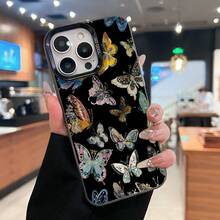 Mariposas de colores sobre fondo negro. Esta elegante funda es compatible con los modelos  17, 16, 15, 14 Pro Max, 13, 12, 11, XR y XS Plus. Fabricada en silicona TPU, ofrece protección contra golpes y caídas, además de una sensación superior. Es un regalo ideal para familiares, amigos y seres queridos, y la elección perfecta para Año Nuevo. - Negro - Ver 2