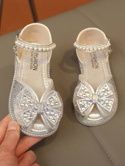 1双复古女童凉鞋，镂空蝴蝶结和水钻装饰，甜美风格，夏季新款防滑橡胶鞋底，露趾透气时尚，适合派对、度假等场合，透气露趾沙滩凉鞋，柔软防滑鞋底