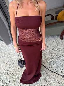 Elegant bodycon maxiklänning med spaghettiband och kontrasterande spetspanel, perfekt för festkvällar - Bourgogne - Visa 3