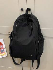 这款纯色背包设计巧妙，可双肩背、单肩背或手提。它不仅是一款简单的单品，更能展现您的生活方式和个性态度。大容量、轻便、防水，并饰有卡通图案，适合校园穿搭、返校季、旅行以及各种场合。 - 彩色 - 查看 4