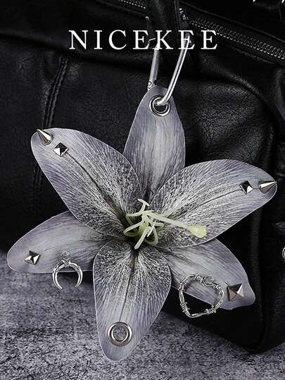 Móc khóa hình hoa ly, mặt dây chuyền trang trí bằng kim loại đục lỗ sáng tạo thủ công, phụ kiện túi xách/điện thoại phong cách Y2K ngọt ngào và sang trọng mới, móc khóa xe hơi tối giản đa năng, phù hợp để phối đồ hàng ngày và làm quà tặng.