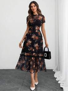 Đầm maxi nữ phong cách Gothic thanh lịch màu đen, họa tiết hoa nhiều màu sắc, cổ tròn, tay ngắn, viền bèo nhún ở eo. - Nhiều màu - Xem 3