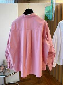 大码女式不对称下摆衬衫，宽松版型，纯色前扣口袋长袖上衣，优雅休闲办公装，适合春、夏、秋、冬四季穿着，粉色等多种颜色可选，是节日、情人节、返校、毕业典礼的理想之选。 - 粉色 - 查看 3