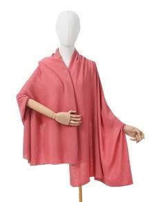 1件纯色休闲涤纶披肩，四季皆宜