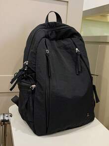 这款纯色背包设计巧妙，可双肩背、单肩背或手提。它不仅是一款简单的单品，更能展现您的生活方式和个性态度。大容量、轻便、防水，并饰有卡通图案，适合校园穿搭、返校季、旅行以及各种场合。 - 彩色 - 查看 6