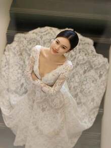 Elegant White Lace Deep V-Neck Trailing Wedding Dress
