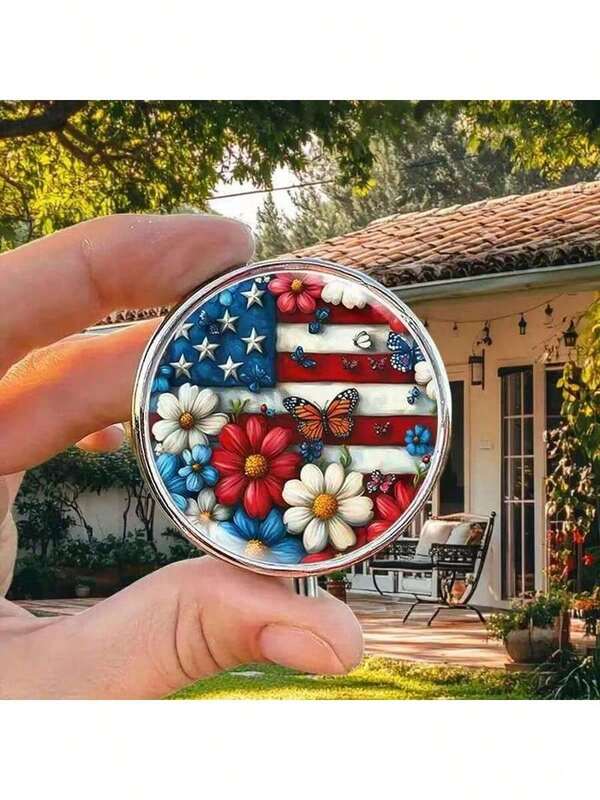 1 cutie de medicamente cu 3 compartimente, cu steagul patriotic al SUA - roșu, alb și albastru, design fluture și buburuză, cutie mini rotundă portabilă pentru depozitarea medicamentelor, cadou cu tematică de Ziua Independenței, geantă de mână pentru medicamente, culori vibrante, versiune compactă de călătorie, esențială pentru cumpărături de sărbători